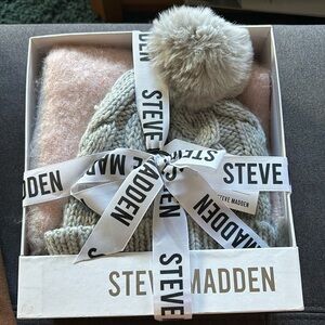 Steve Madden— pink and grey beanie & scarf set